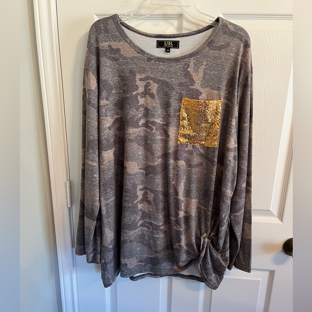 L&B Plus Size Camo Shirt with Blingy Gold Seguin Faux Pocket. Size 3X